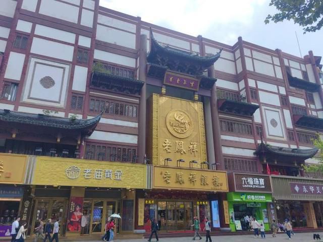 黄金回到8字头，实探金店