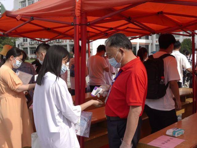 全国考生正在晒分，一场关于成绩与梦想的盛宴