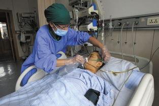 8岁男孩突发暴发性心肌炎 医护紧急抢救