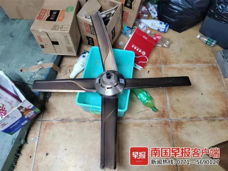 广东女子差1秒就被脱落吊扇砸中了