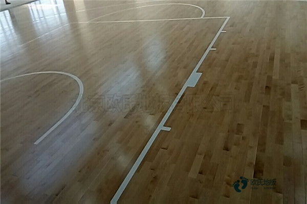 篮球场木地板的清洁与保养
