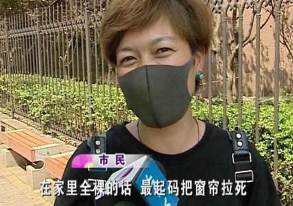 男子在家一丝不挂，邻居拍照发业主群，隐私与社区规范的碰撞