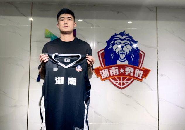 胡金秋结婚了吗？聊聊这位篮球硬汉的感情生活