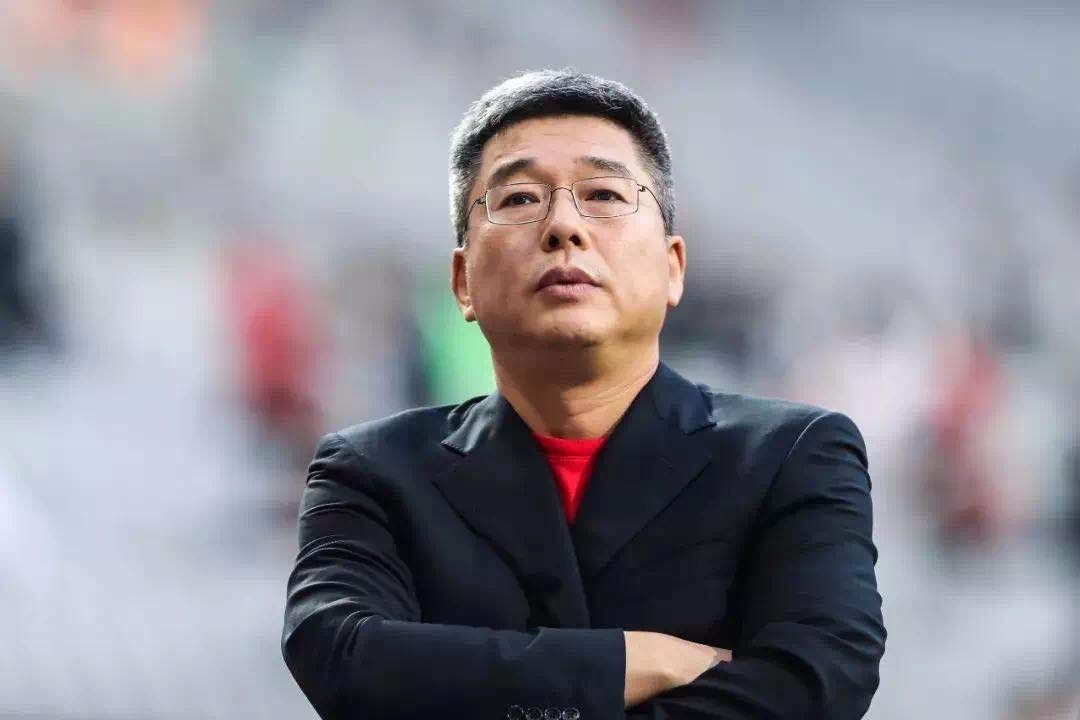 刘建宏谈捂嘴红牌新规，足球赛场的新风向