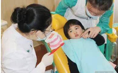 孩子看牙后痊愈，家长报警要求退诊费