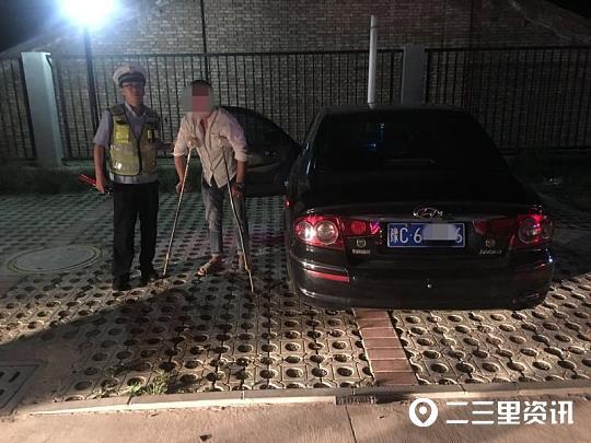 大哥留双拐在医院 骨折小姐姐取走
