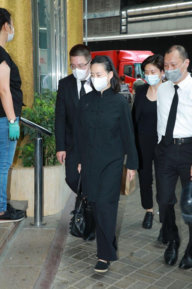 中国香港代表团奥运健儿坐巴士巡游