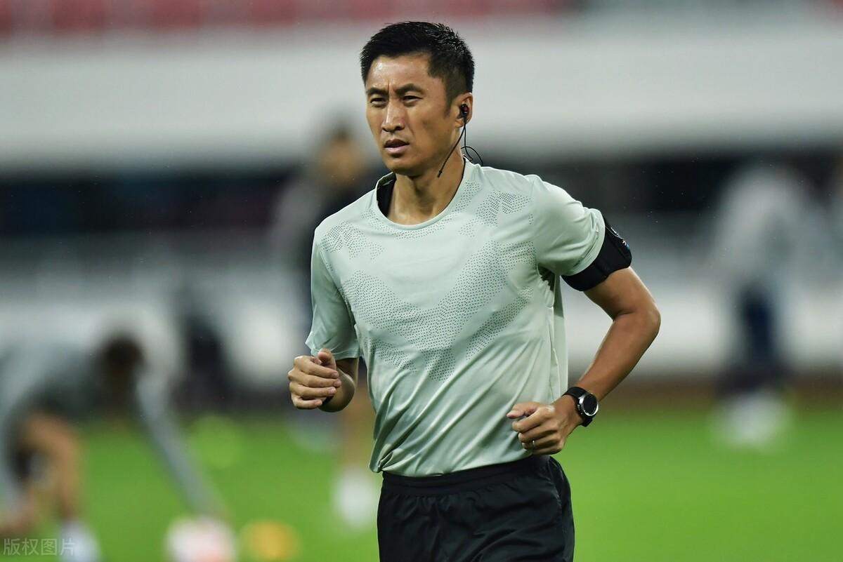 马宁入选2026世界杯裁判名单，中国足球裁判的黄金一代终于来了