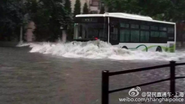 上海一到晚高峰就暴雨