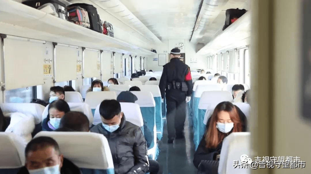 旅客因火车下铺空间放行李起争执